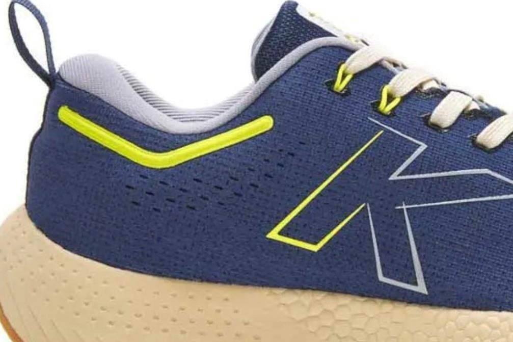Zapatilla de Running Kelme Beat 46986 en color Jeans y Blanco para hombre