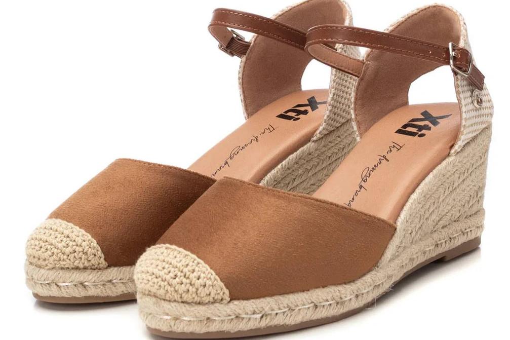 Alpargatas con cuña XTI 140746 en taupe– Valenciana Vegana