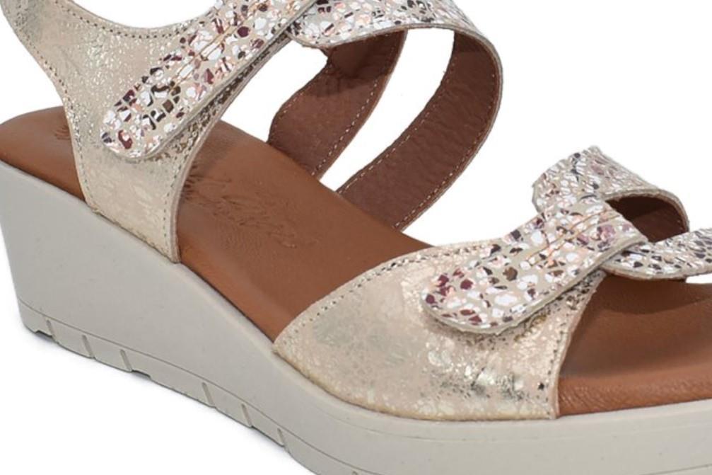 Sandalias con cuña de Pie de Angel 857 en beige para mujer