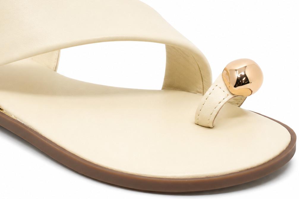 Sandalias Planas de Piel Gioseppo STONY 79072 Blancas para Mujer con Anillo Joya