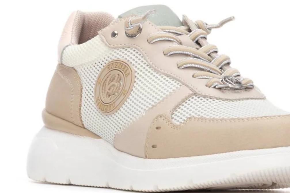 Zapatillas deportivas Carmela 163126 en beige para mujer