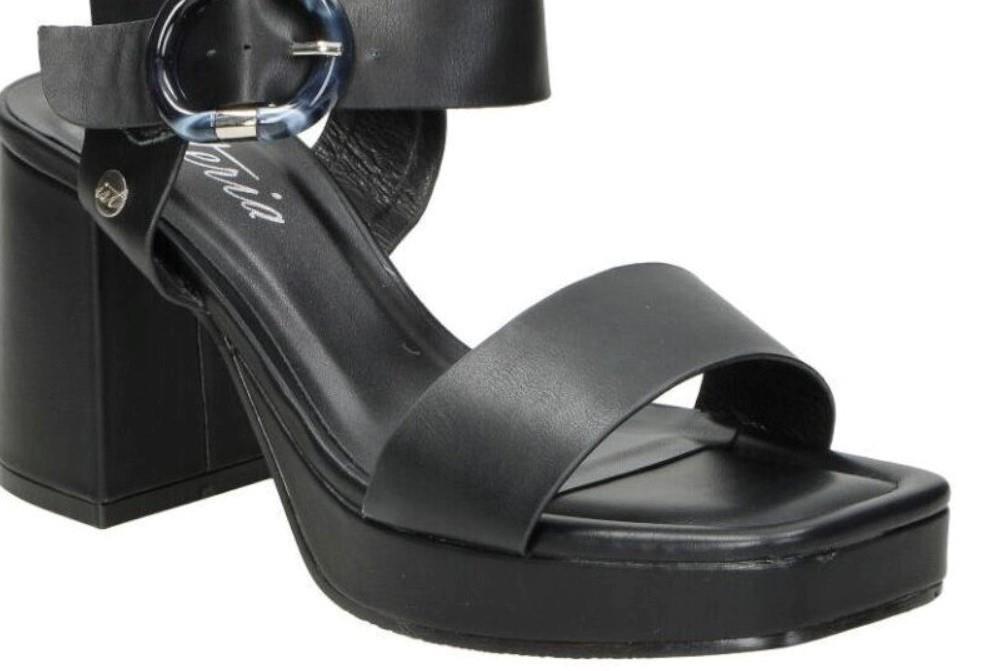 Sandalias con tacón alto Isteria 23027 en negro para mujer