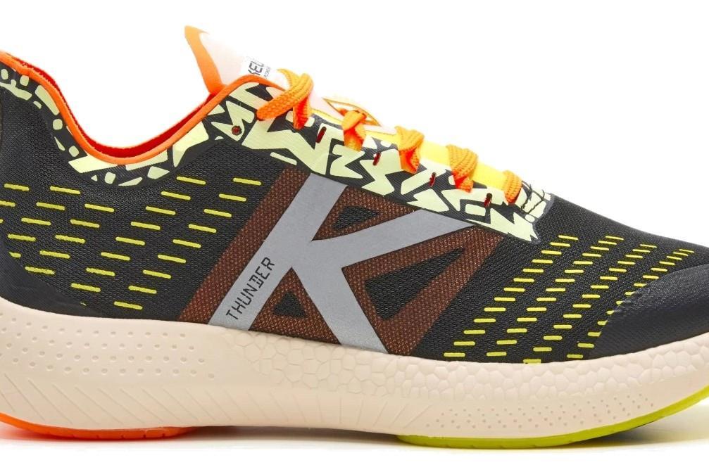 Zapatilla de Running Kelme Thunderstorm 46958  en color Negro y Naranja para hombre