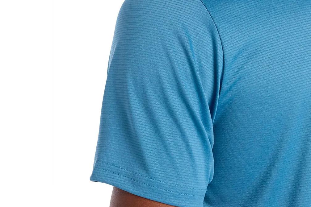 Camiseta deportiva New Balance Sport Essentials MT41222 en azul