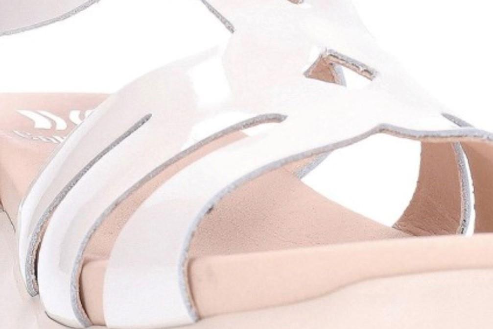 Sandalias con cuña Callaghan 29927 LLANA en blanco para mujer