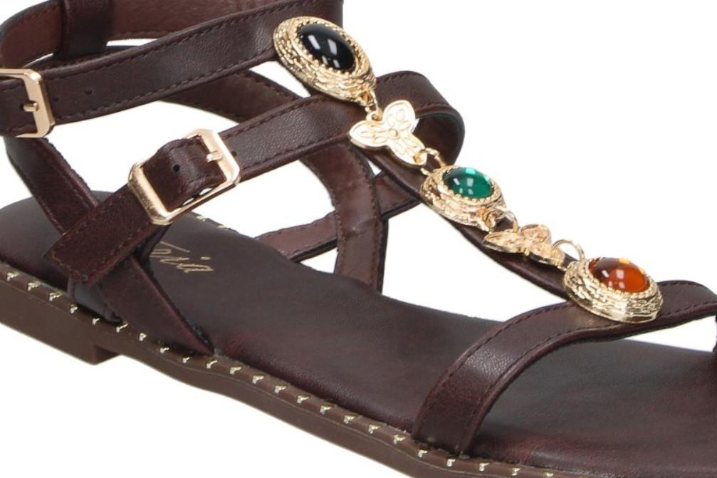 Sandalias planas romanas Isteria 1121 Marrón Chocolate para mujer | Sandalias Veganas con Hebilla