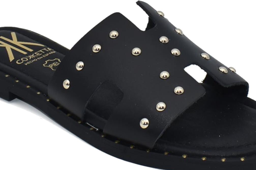 Sandalias de pala planas de Piel Cokketa 147 en negro con Tachuelas para Mujer