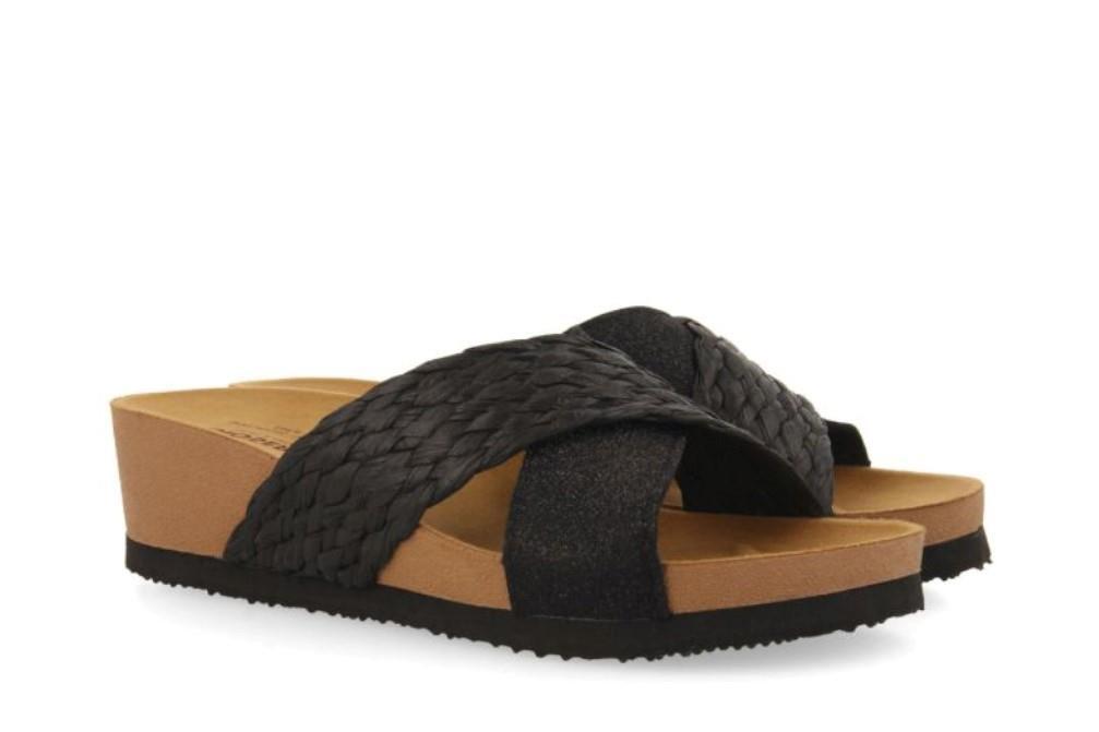 Sandalias con cuña Gioseppo Goulds 71365 en negro para mujer