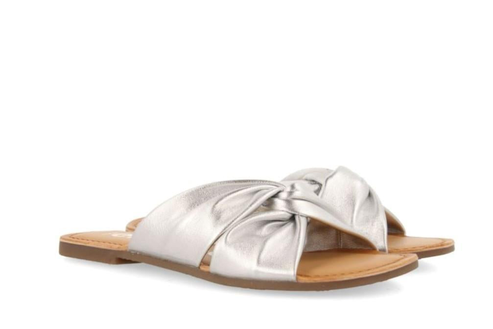 Sandalias planas Gioseppo Agira 72049 plata para mujer