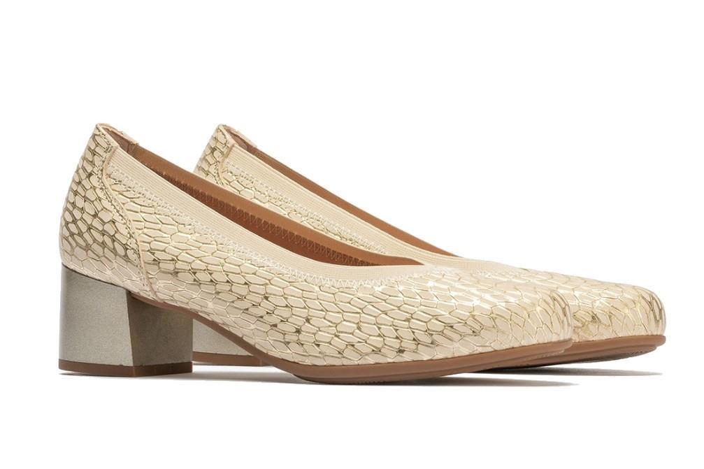 Zapatos de salon Pitillos 10460 en dorado para mujer