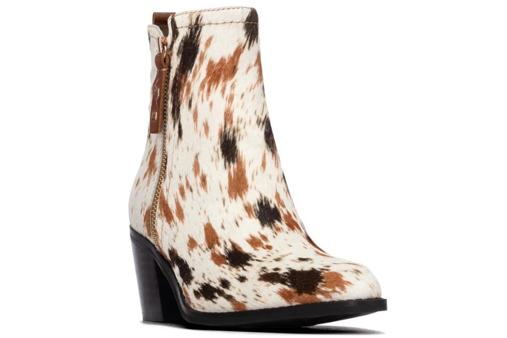 Botín cowboy de piel para mujer Carmela 164386 beige con tacón