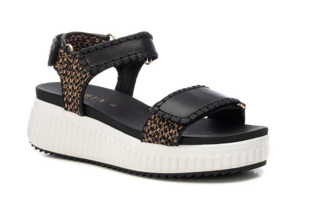 Sandalias con cuña Carmela 162243 en negro para mujer