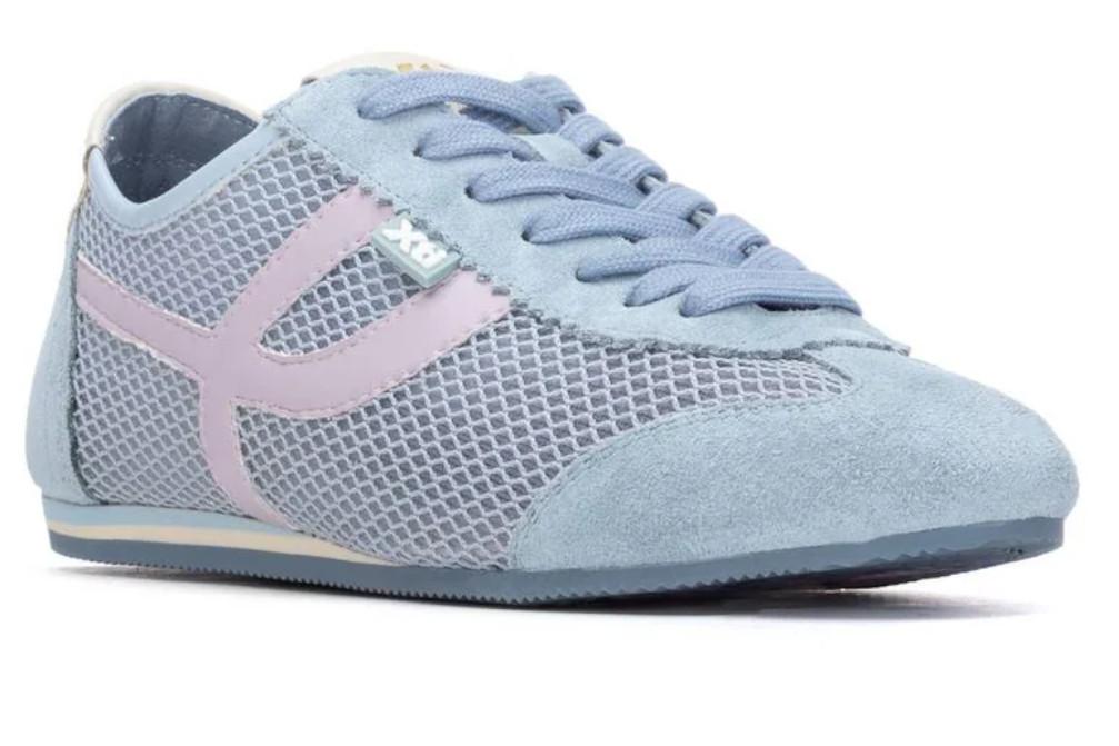 Zapatilla de mujer plana XTI 145229 celeste textil con cordones ligera cómoda antideslizante