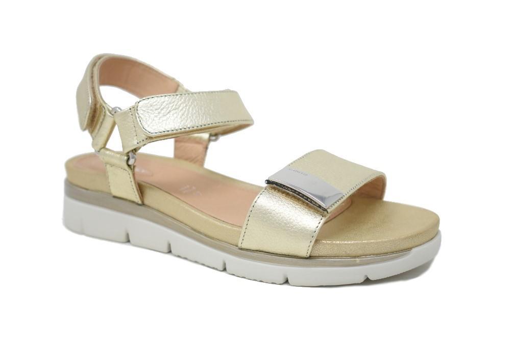 Sandalias planas Stonefly Elody 9 216130 en oro para mujer