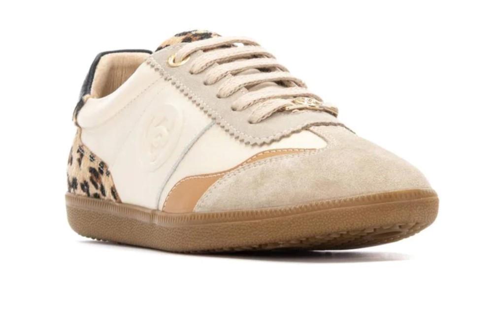 Zapatillas deportivas Carmela 162640 en beige para mujer