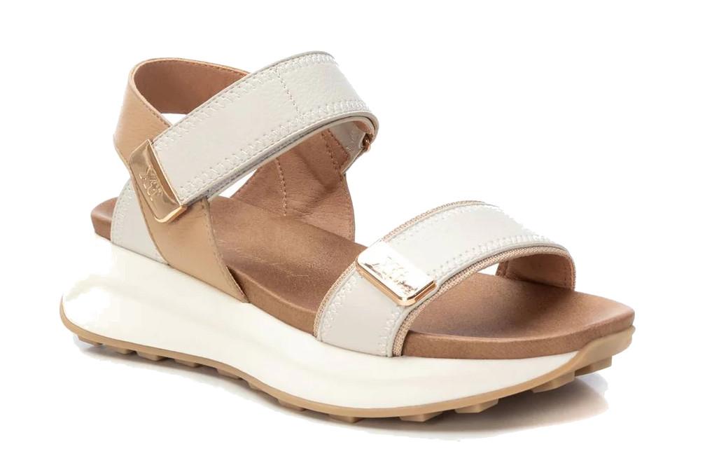 Sandalias deportivas XTI 143874 beige para mujer | Sandalias cómodas con cierre adherente