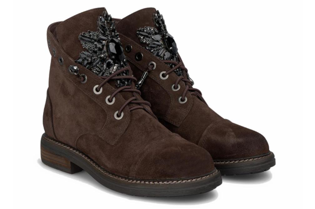 Botines militares Alma en Pena I260860C de ante marrón con tachas