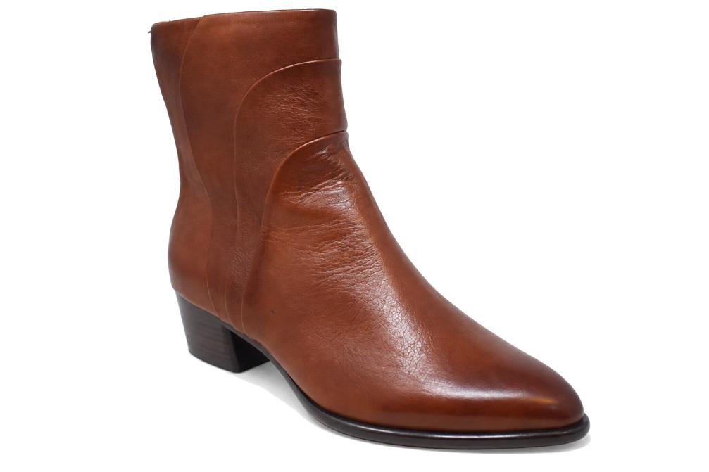 Botines de piel color coñac con tacón bajo Regarde le Ciel Lori-01 para mujer