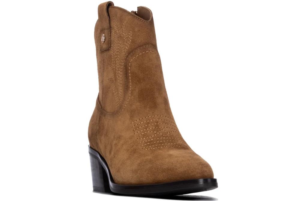 Botín cowboy de mujer Carmela 164390 en serraje camle con tacón