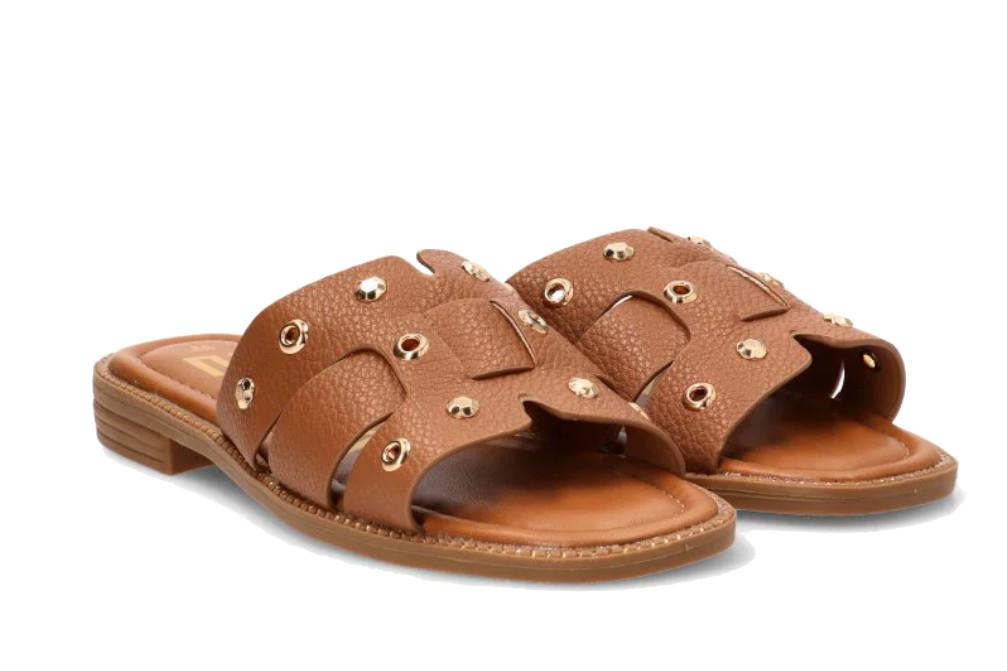 Sandalias planas de Pala ETIKA Anacapri 10162 Camel para Mujer con Tachuelas