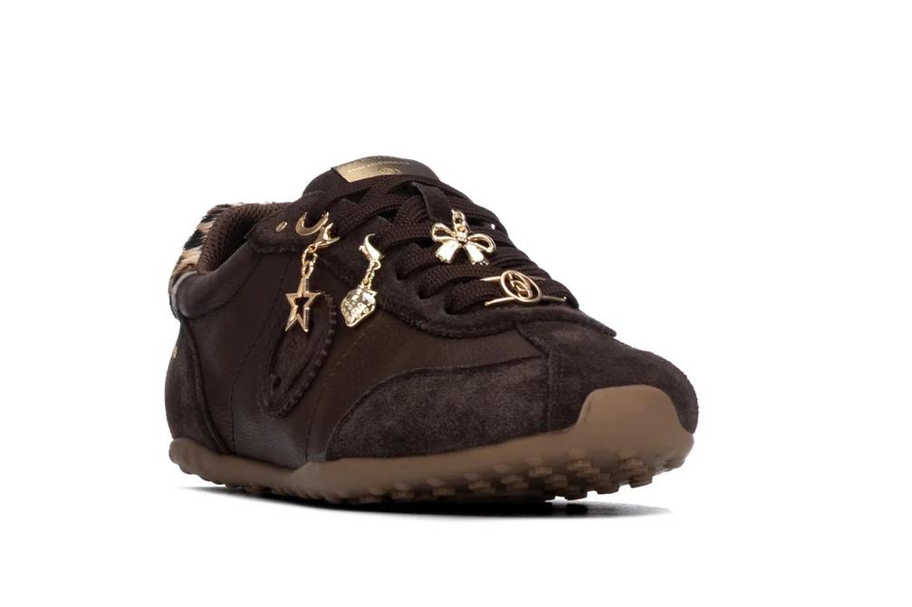 Zapatillas deportivas planas de Piel Carmela 164384 con Adornos para Mujer