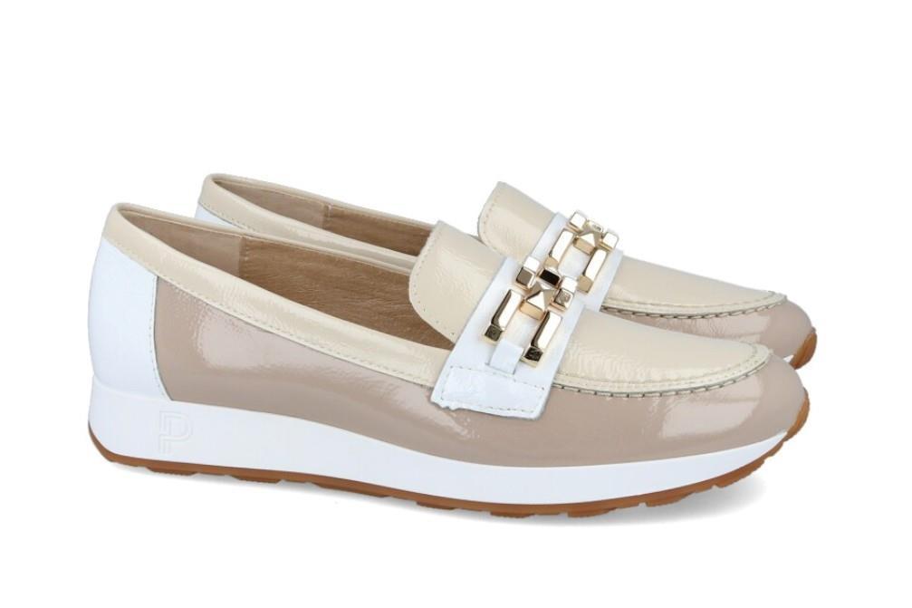Mocasines de piel de charol Pitillos 5675 para mujer en color piedra