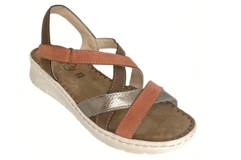 Sandalias planas Walk & Fly Valencia 3394 47611 en color marrón para mujer
