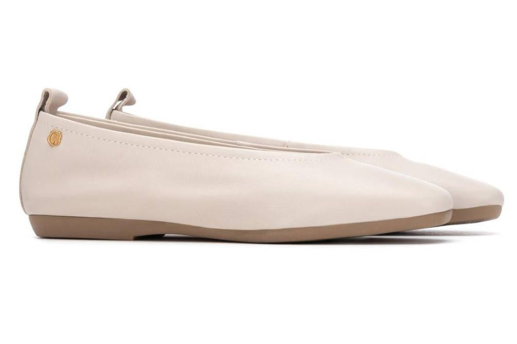 Bailarinas de piel Carmela 16314001 en color beige