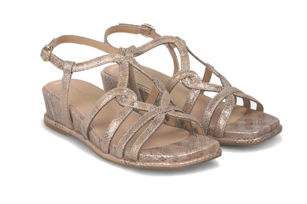 Sandalias de Cuña Baja Alma en Pena V2651402 Claudia Camel Metalizadas