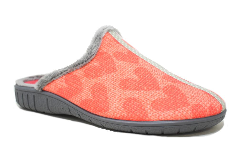 Zapatilla de casa Calusa 920 en color narajana estampado corazones