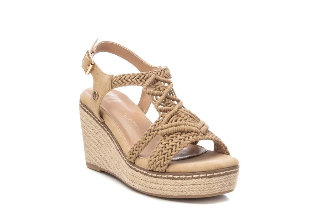 Sandalias con cuña  XTI 142837 en beige para mujer