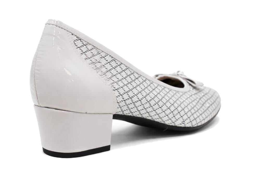 Zapatos de tacón Doctor Cutillas 81267 en color blanco