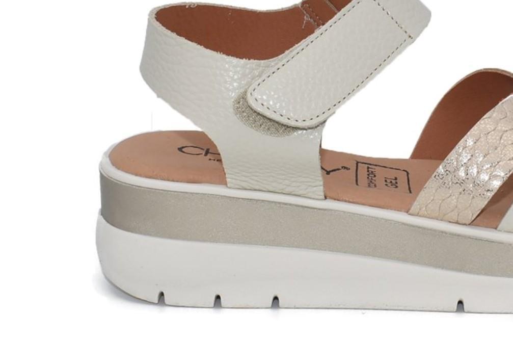 Sandalias con cuña Chamby 912 en beige para mujer