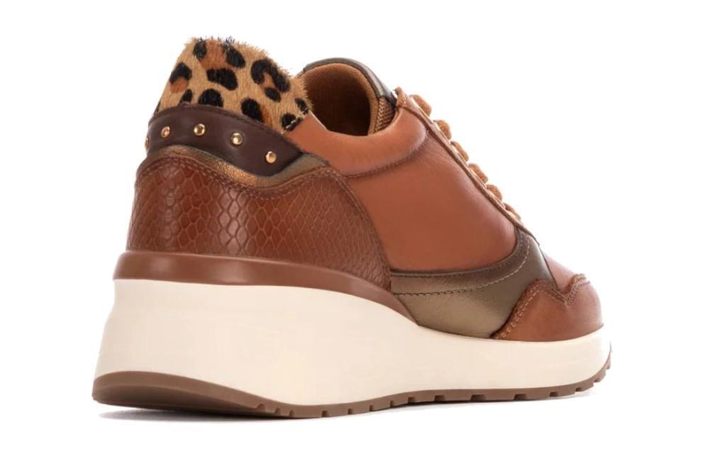 Zapatillas deportivas Carmela 162442 en camel para mujer