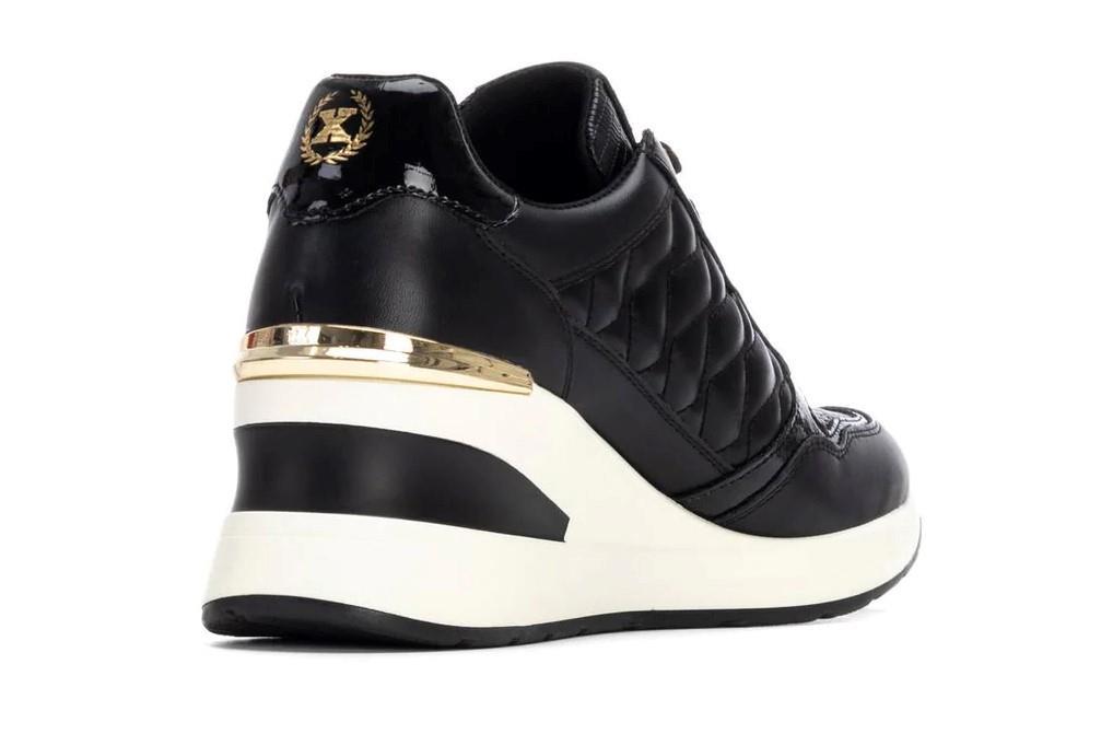 Zapatillas deportivas con cuña XTI 144380 en negro