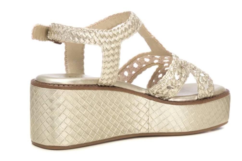 Sandalias con plataforma Carmela 162231 en oro para mujer