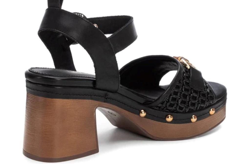 Sandalias con tacón Carmela 162367 en negro para mujer