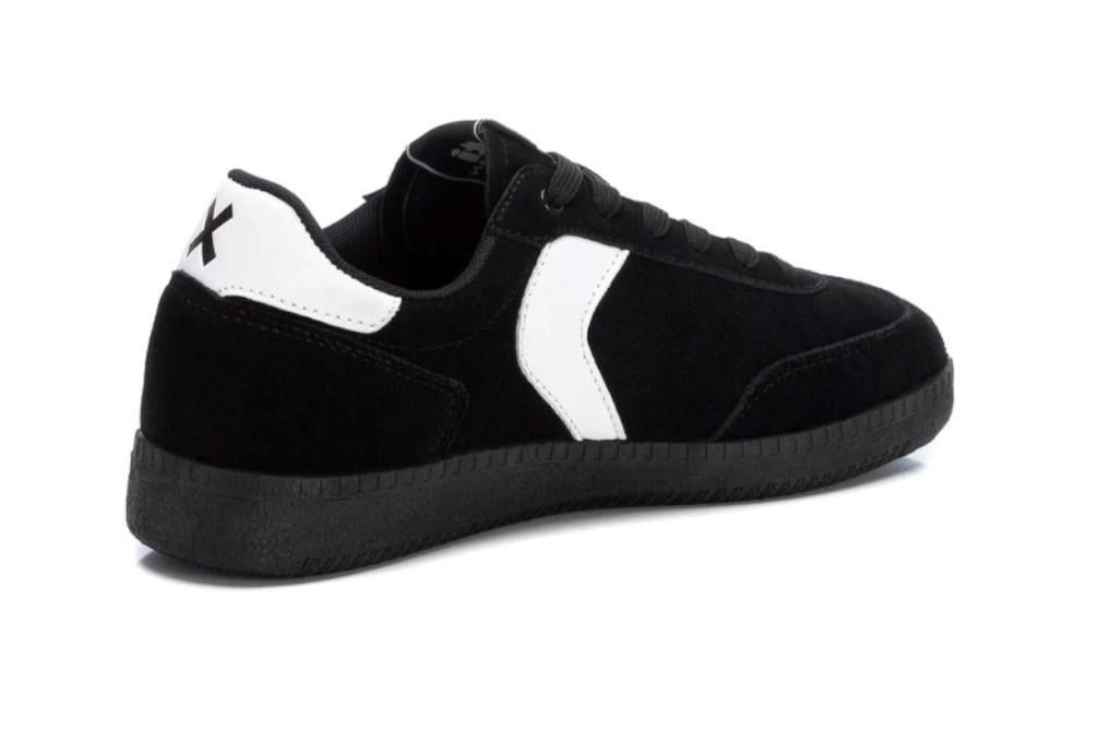 Zapatilla deportiva Xti 143396 en negro para hombre