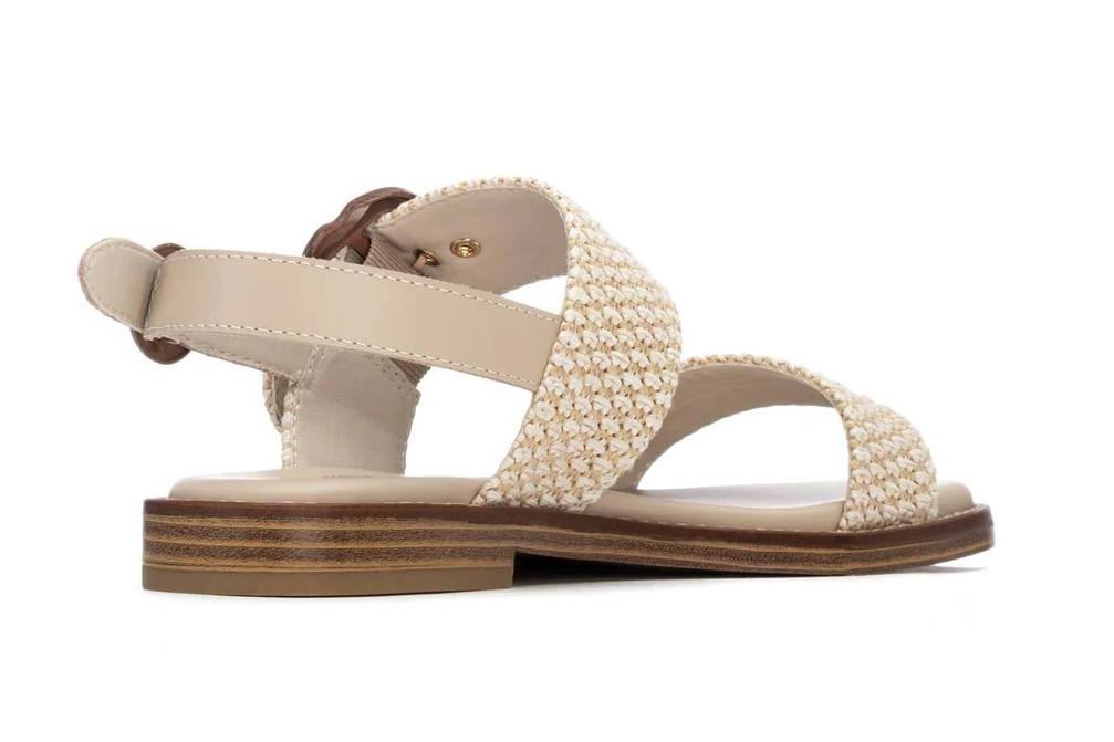 Sandalia plana Carmela 163159 Beige para mujer | Sandalia Tipo Rafia con Hebillas y Suela Antideslizante