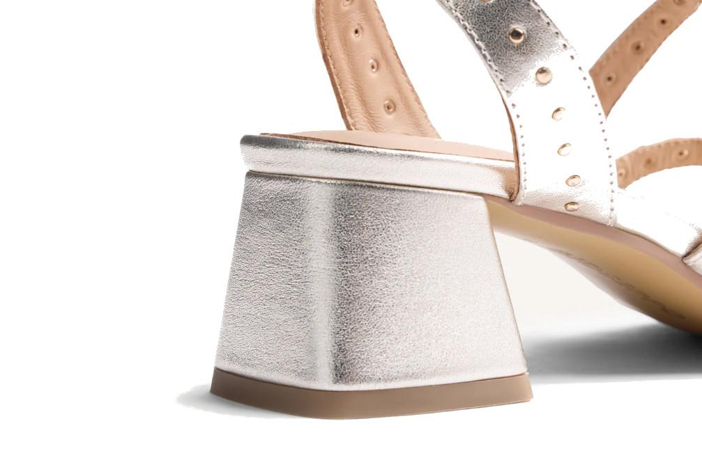 Sandalias de tacón medio de piel Gioseppo Watate 78207 platino con tachas – cómodas y elegantes