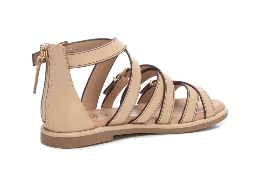 Sandalias planas Carmela 161487 en beige para mujer