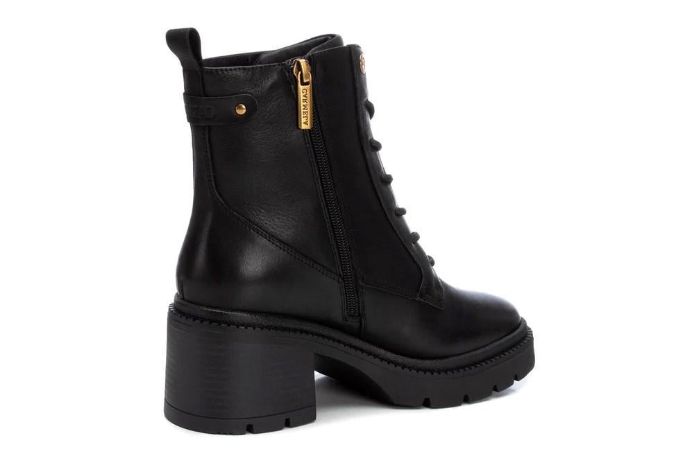 Botines con cordones Carmela 161914 en negro para mujer