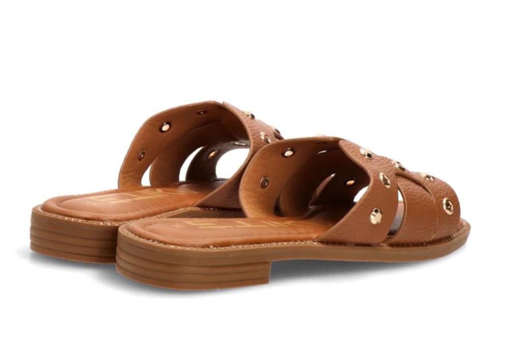 Sandalias planas de Pala ETIKA Anacapri 10162 Camel para Mujer con Tachuelas