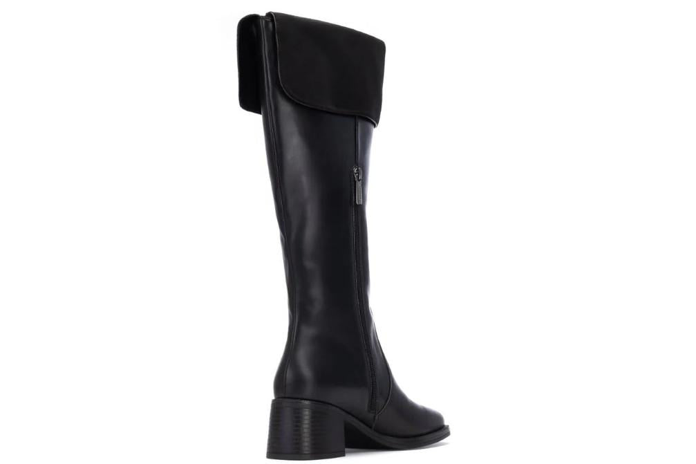Bota alta con tacón bajo Carmela 162691 en negro