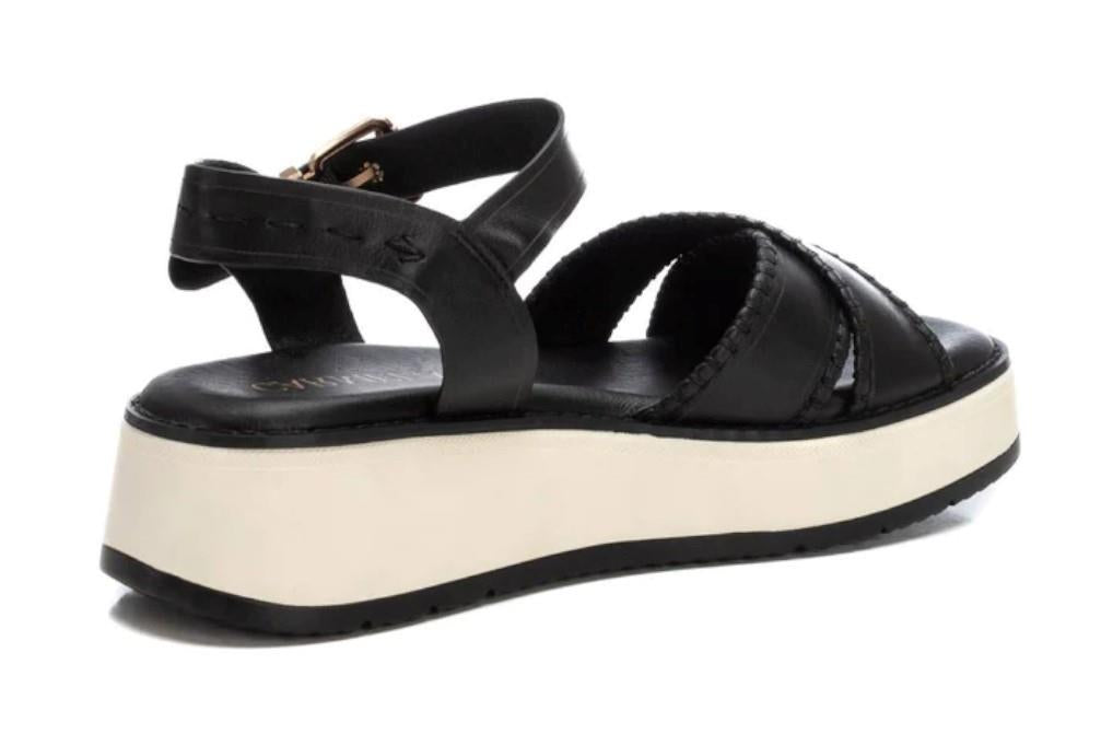 Sandalias cómodas Carmela 162245 en negro para mujer