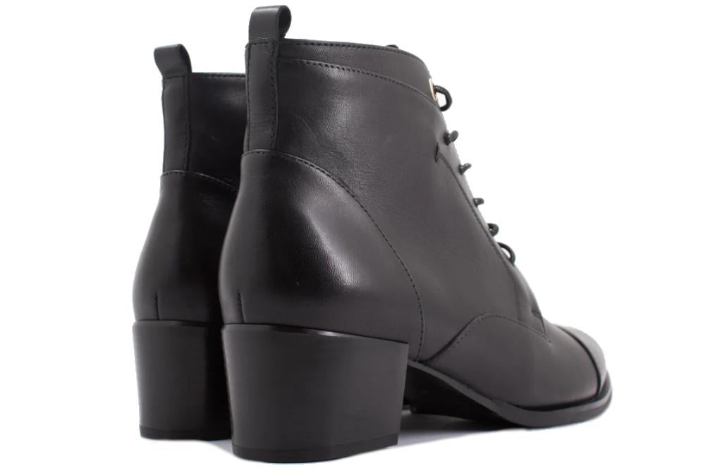 Botines de piel negros con cordones y cremallera Regarde le Ciel Jolene-36
