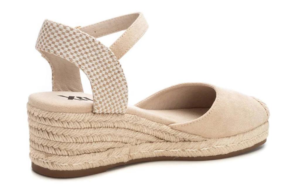 Alpargata con cuña baja XTI 144104 en beige –Valenciana Vegana