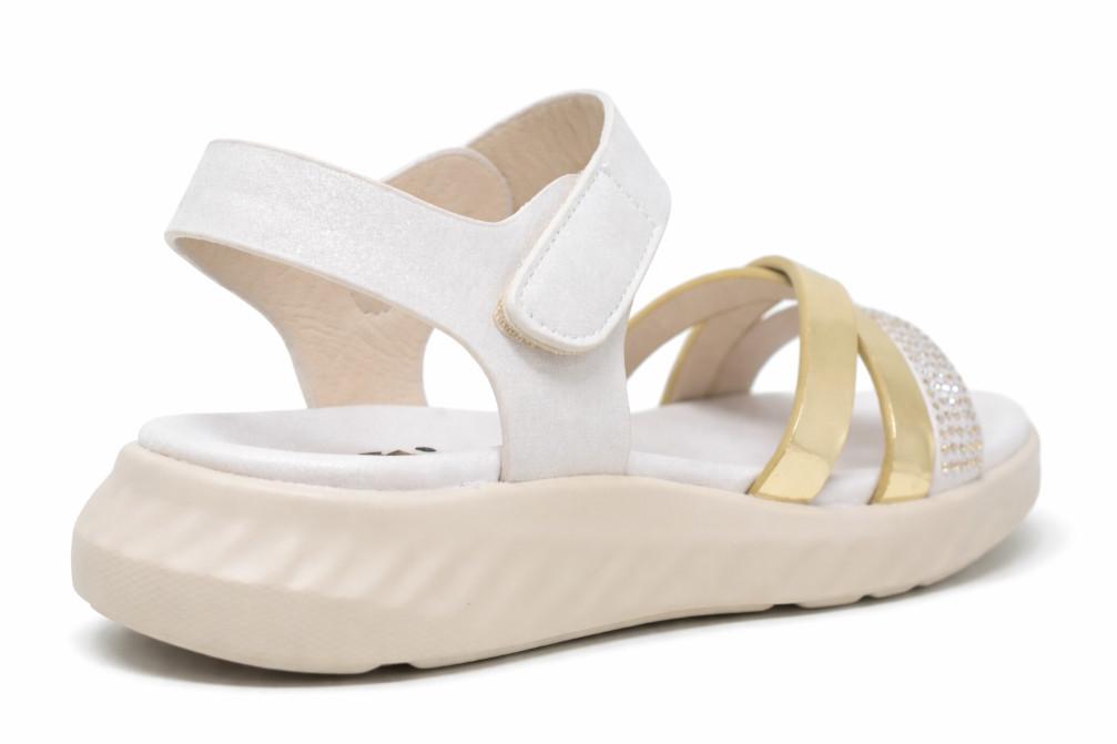 Sandalias planas XTI 153074 en color beige