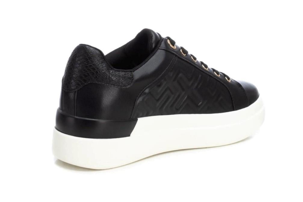 Zapatilla deportiva Xti 142954 en negro para mujer