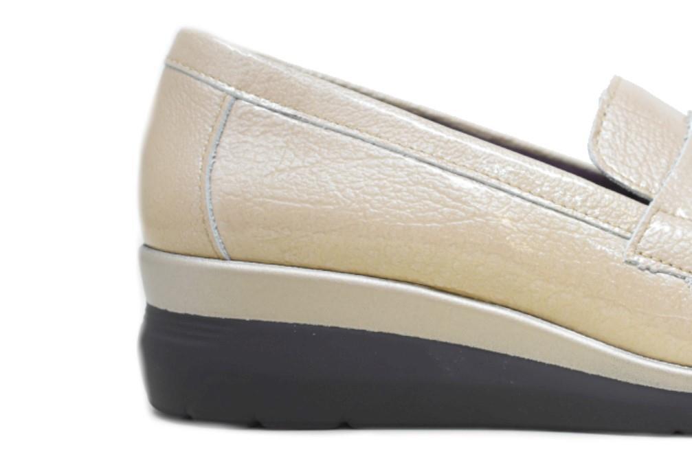 Mocasines planos Pitillos 10735 de color piedra